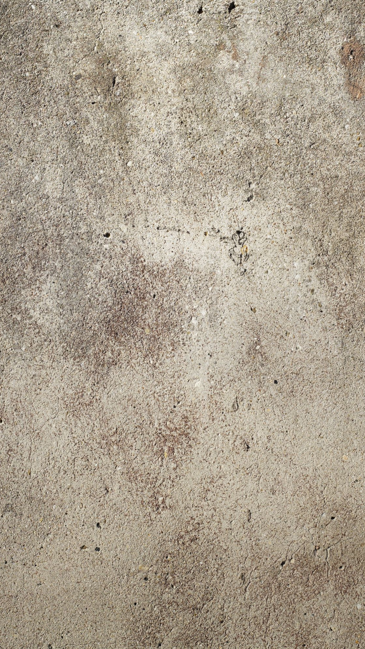 Personne en Chaussures Noires Debout Sur le Sable Brun. Wallpaper in 750x1334 Resolution