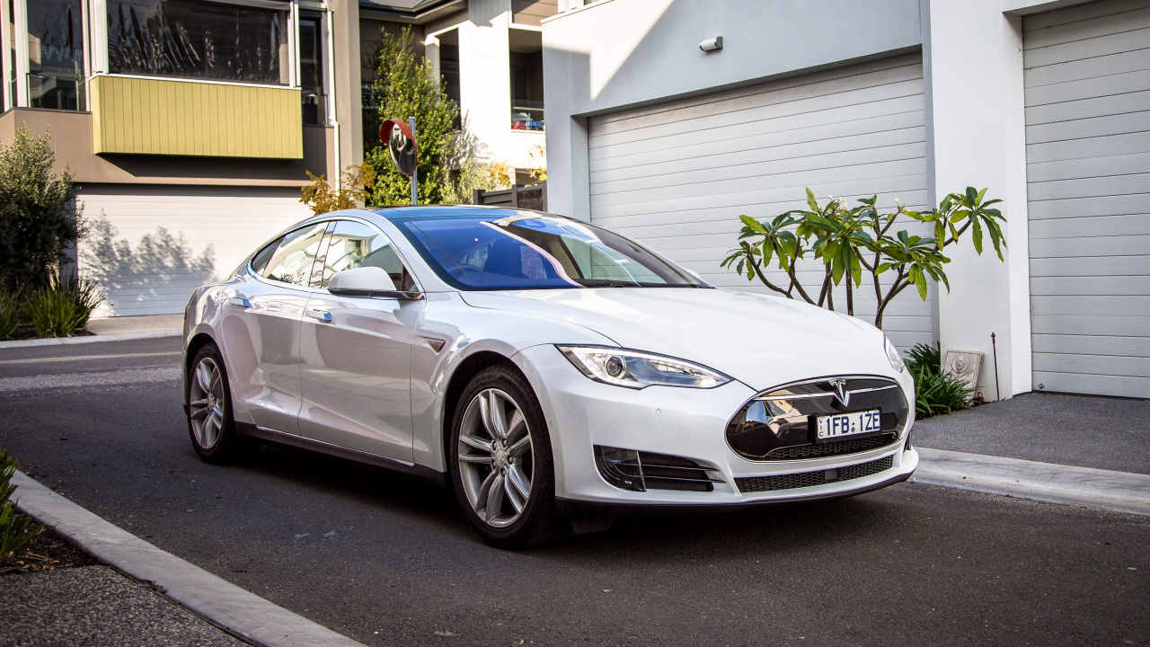 White Mercedes Benz Coupe Parked Near White Building During Daytime. Wallpaper in 1280x720 Resolution