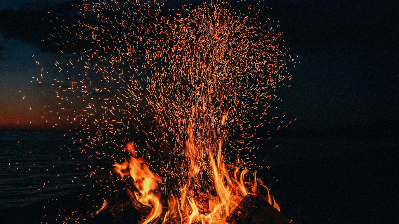 Lagerfeuer, Hitze, Feuer, Flamme, Veranstaltung. Wallpaper in 1366x768 Resolution