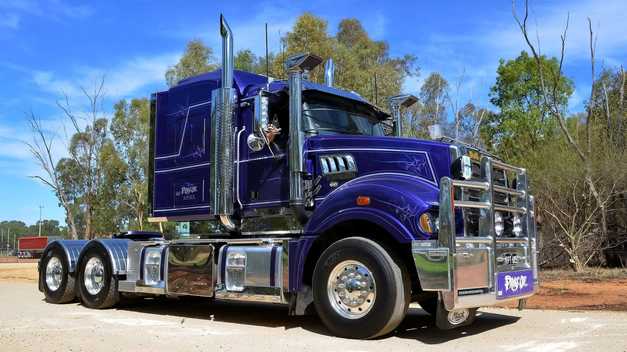 Blue and White Truck on Road During Daytime. Wallpaper in 1280x720 Resolution