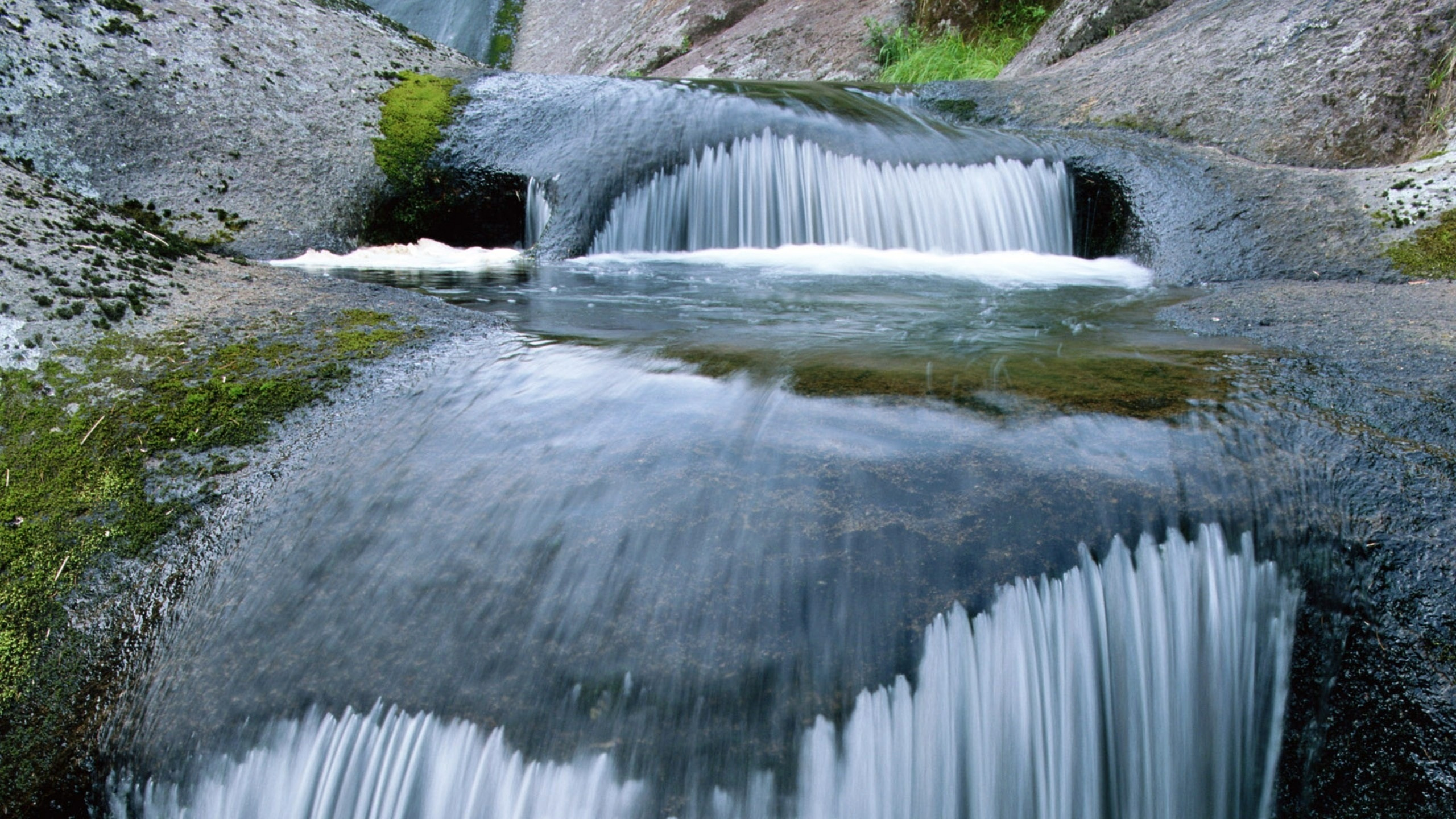 Water Falls on Gray Rocky Mountain. Wallpaper in 2560x1440 Resolution