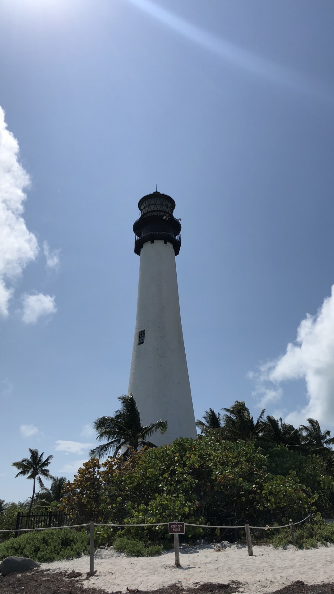 Miami, Miami Beach, Leuchtturm, Vegetation, Natur. Wallpaper in 1080x1920 Resolution