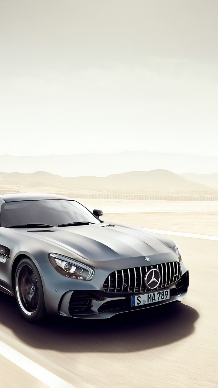 Schwarzer Audi a 4 Coupe Auf Wüste. Wallpaper in 720x1280 Resolution