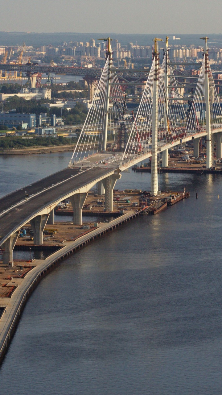 Puente Blanco Sobre el Cuerpo de Agua Durante el Día.. Wallpaper in 720x1280 Resolution