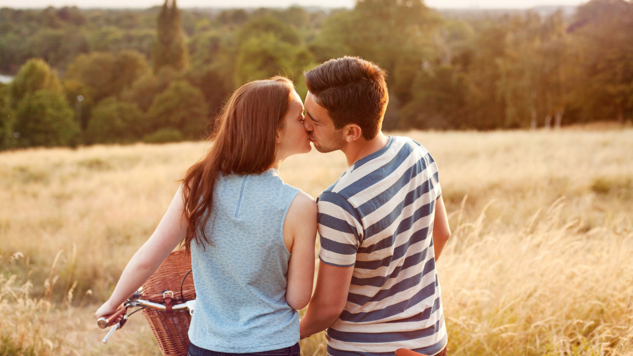 Baiser, International Baisers Jour, Amie, Les Gens Dans la Nature, Amour. Wallpaper in 1280x720 Resolution