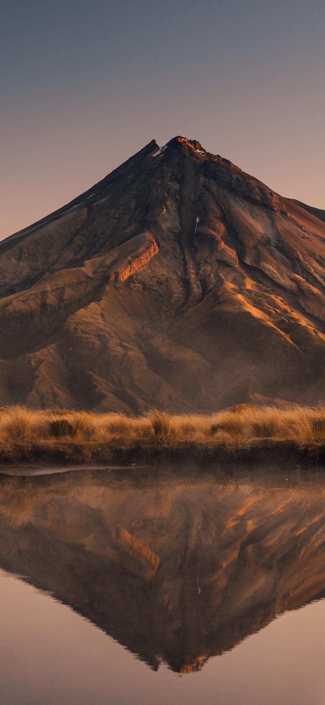 Am Berühmtesten in Neuseeland, Berg Taranaki, Reise, Neuseeland Tolle Spaziergänge, Wandern. Wallpaper in 1125x2436 Resolution