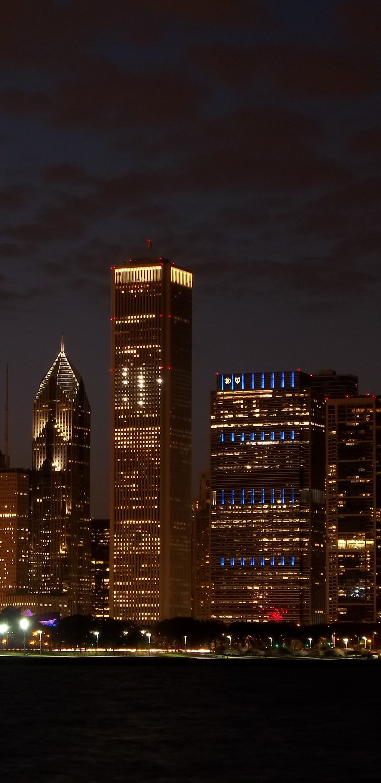 Horizonte de la Ciudad Durante la Noche. Wallpaper in 1440x2960 Resolution