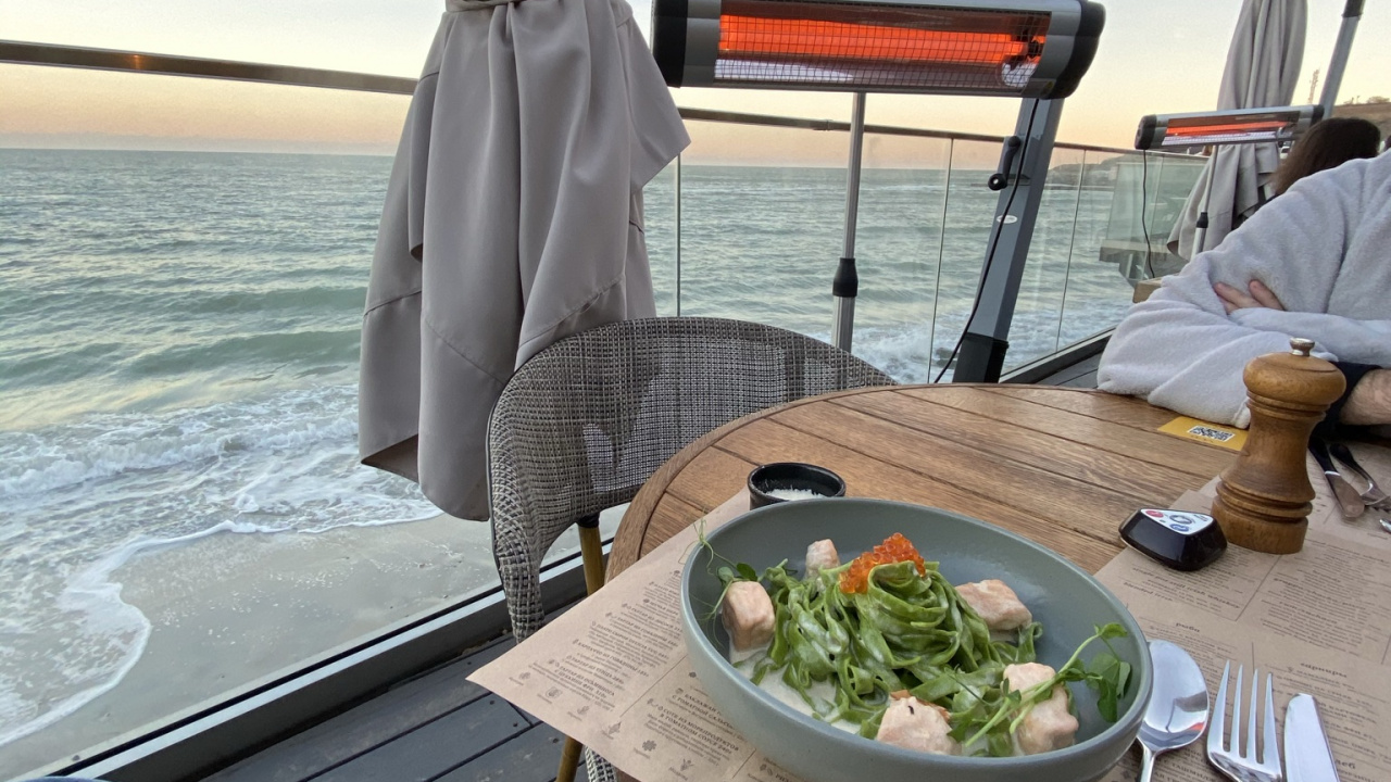 Table, Eau, la Vaisselle, Jeans, Fluide. Wallpaper in 1280x720 Resolution