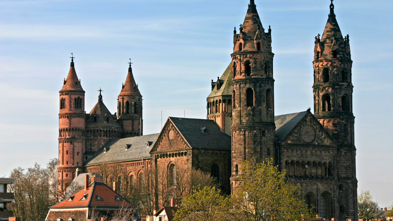 Braunes Und Graues Betongebäude. Wallpaper in 1280x720 Resolution