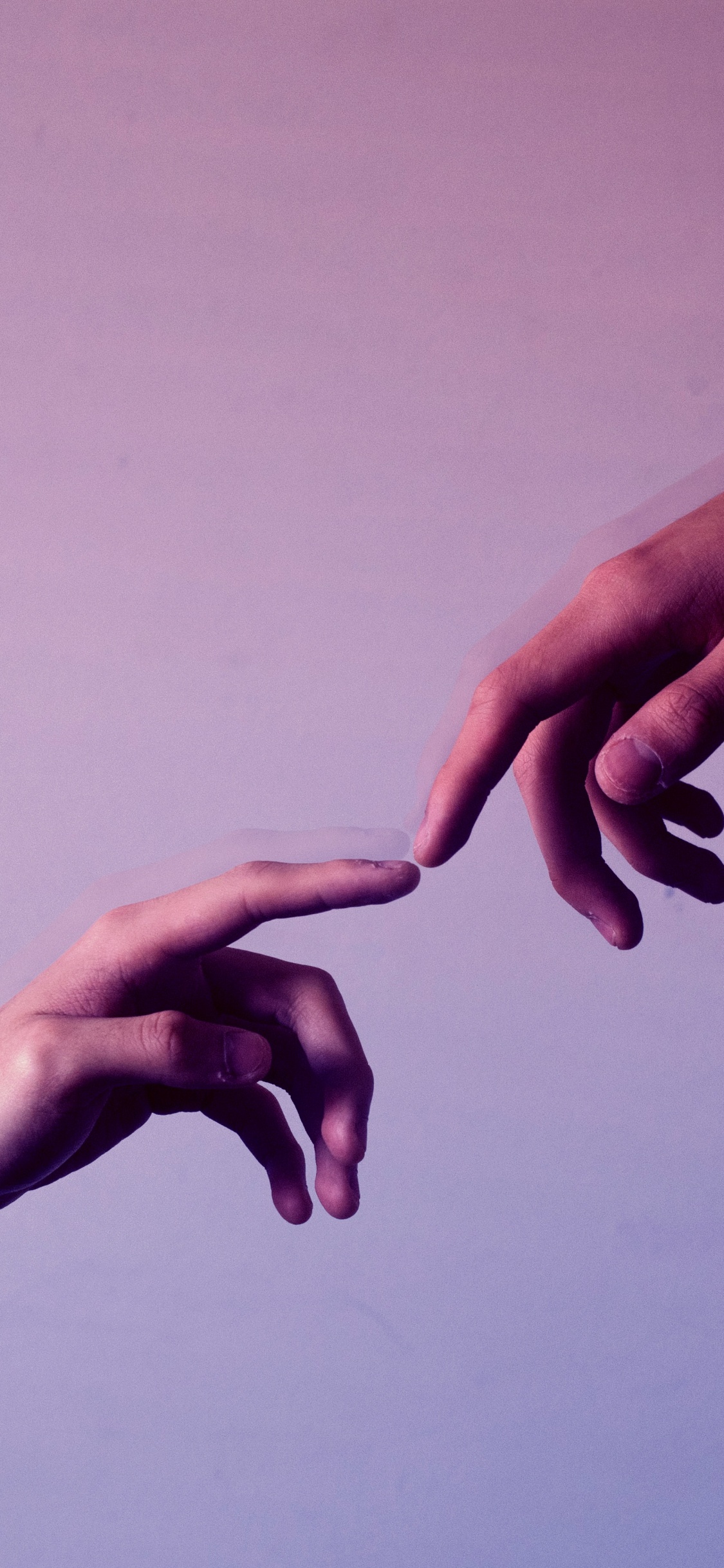 Persona Con Anillo de Plata y Pulsera Negra. Wallpaper in 1125x2436 Resolution