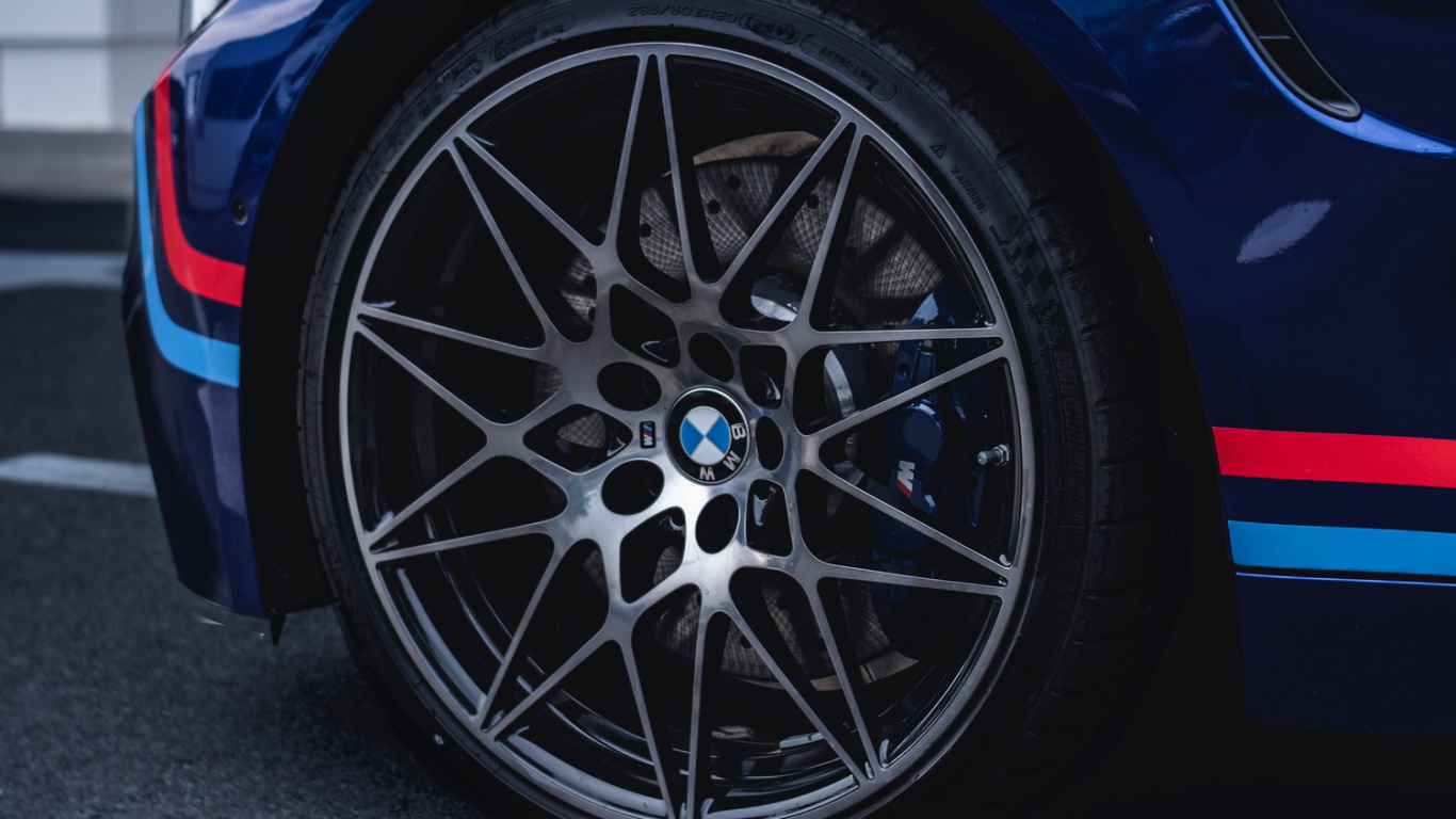 BMW, Tire, Rad, KFZ-Reifen, Kapuze. Wallpaper in 1366x768 Resolution