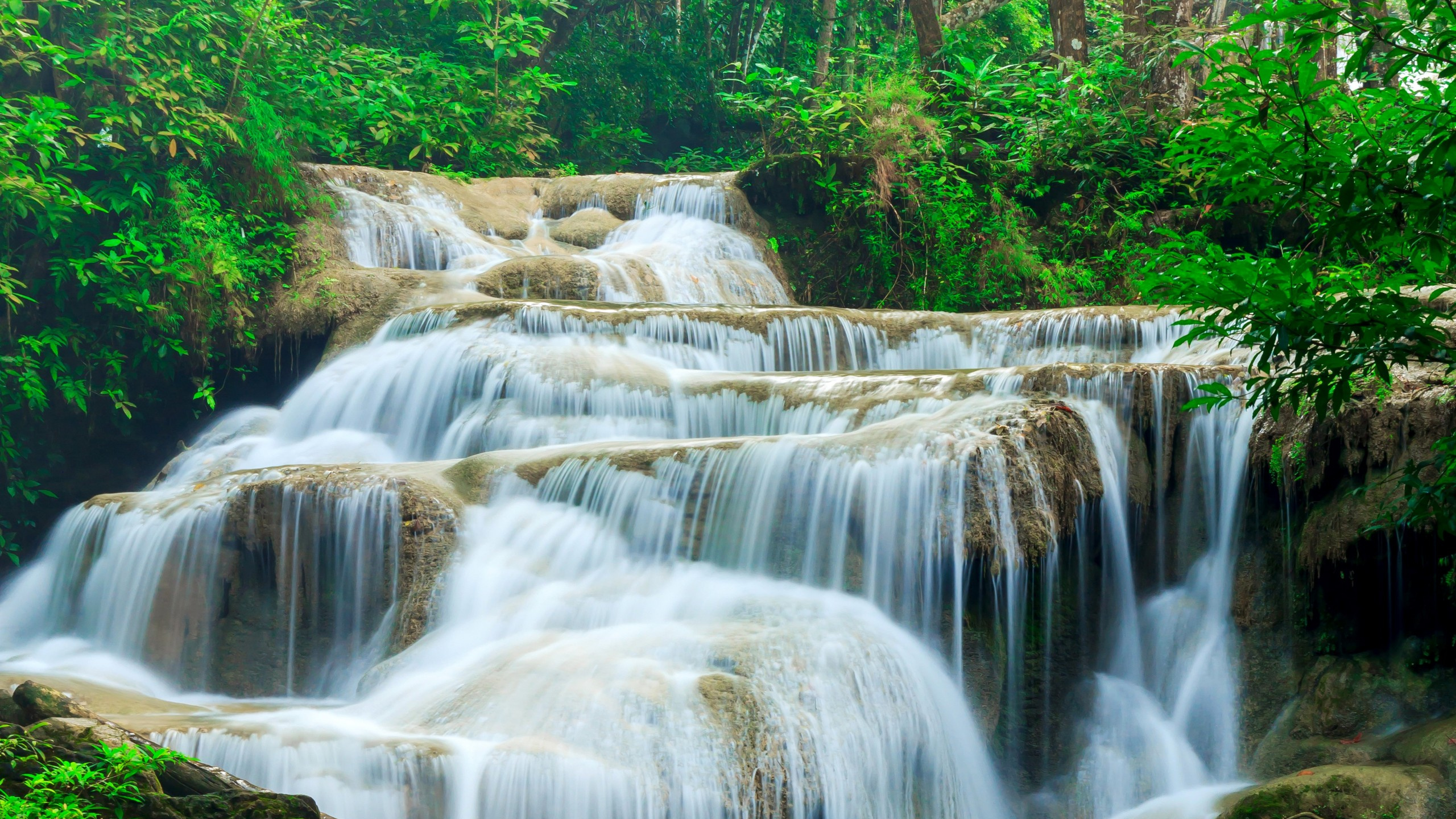 Time Lapse Photography of Waterfalls. Wallpaper in 2560x1440 Resolution