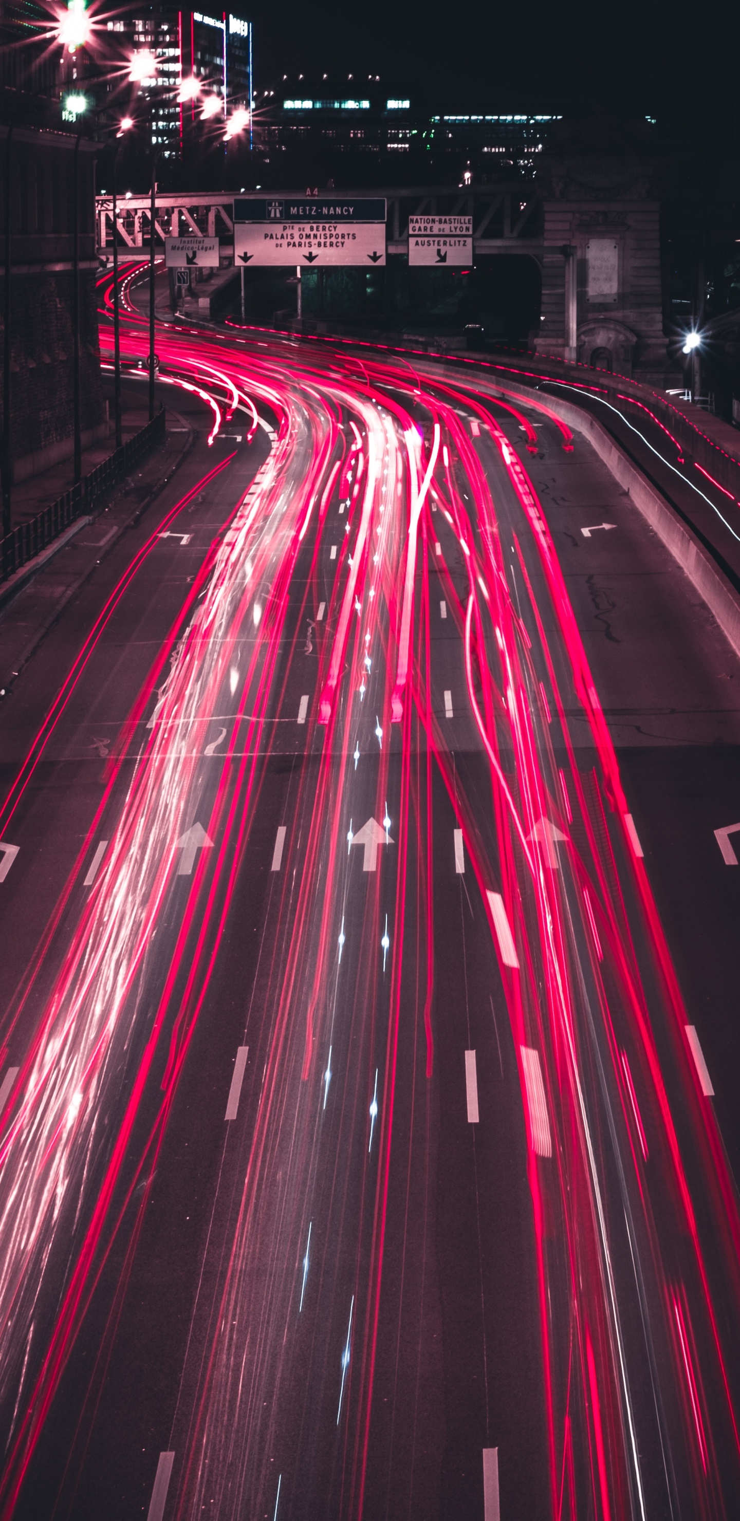 Fotografía de Lapso de Tiempo de Automóviles en la Carretera Durante la Noche. Wallpaper in 1440x2960 Resolution