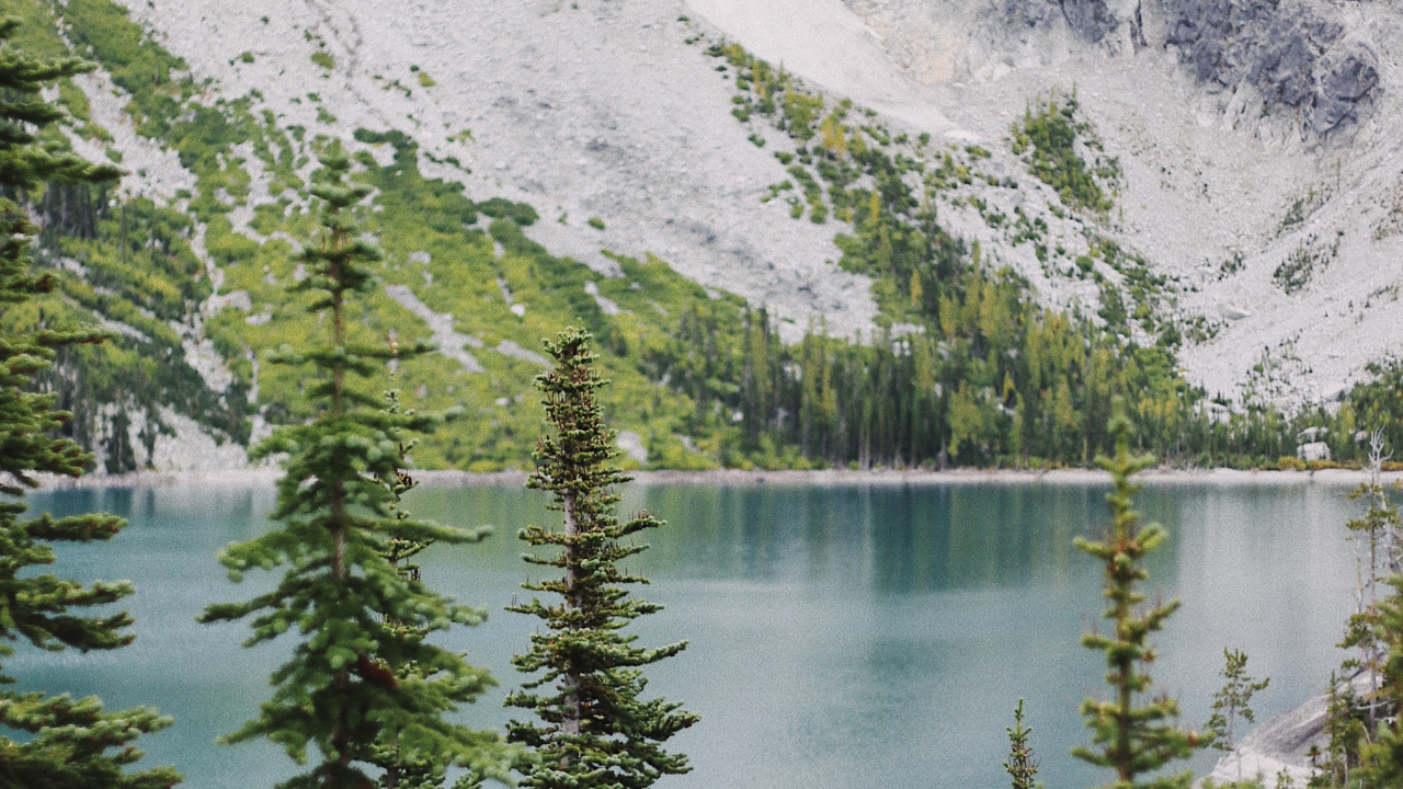 Dragontail Peak, Mountain, Colchuck Lake, Body of Water, Nature. Wallpaper in 1280x720 Resolution