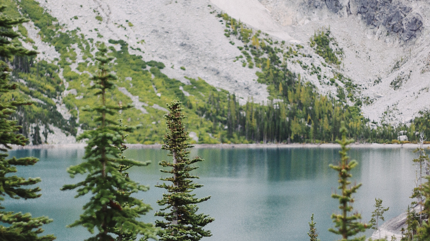 Dragontail Peak, Mountain, Colchuck Lake, Body of Water, Nature. Wallpaper in 1366x768 Resolution