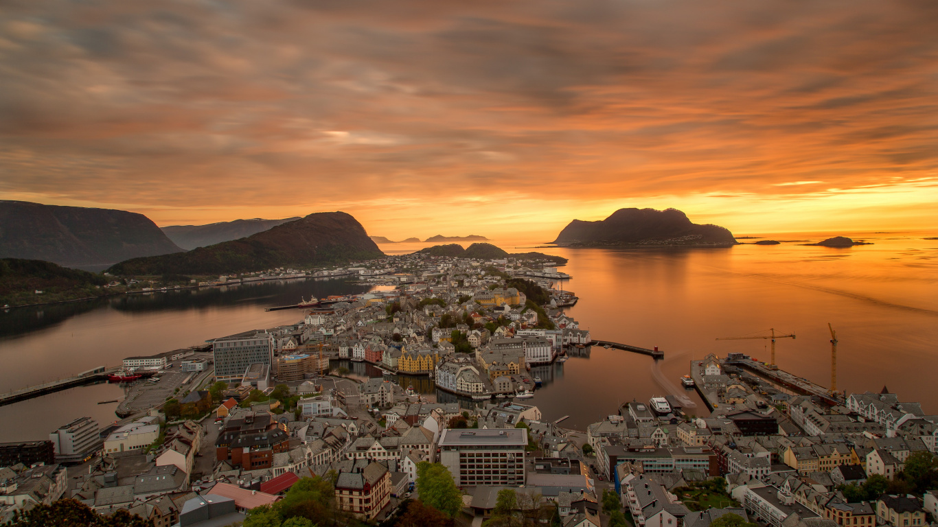 City Near Body of Water During Sunset. Wallpaper in 1366x768 Resolution