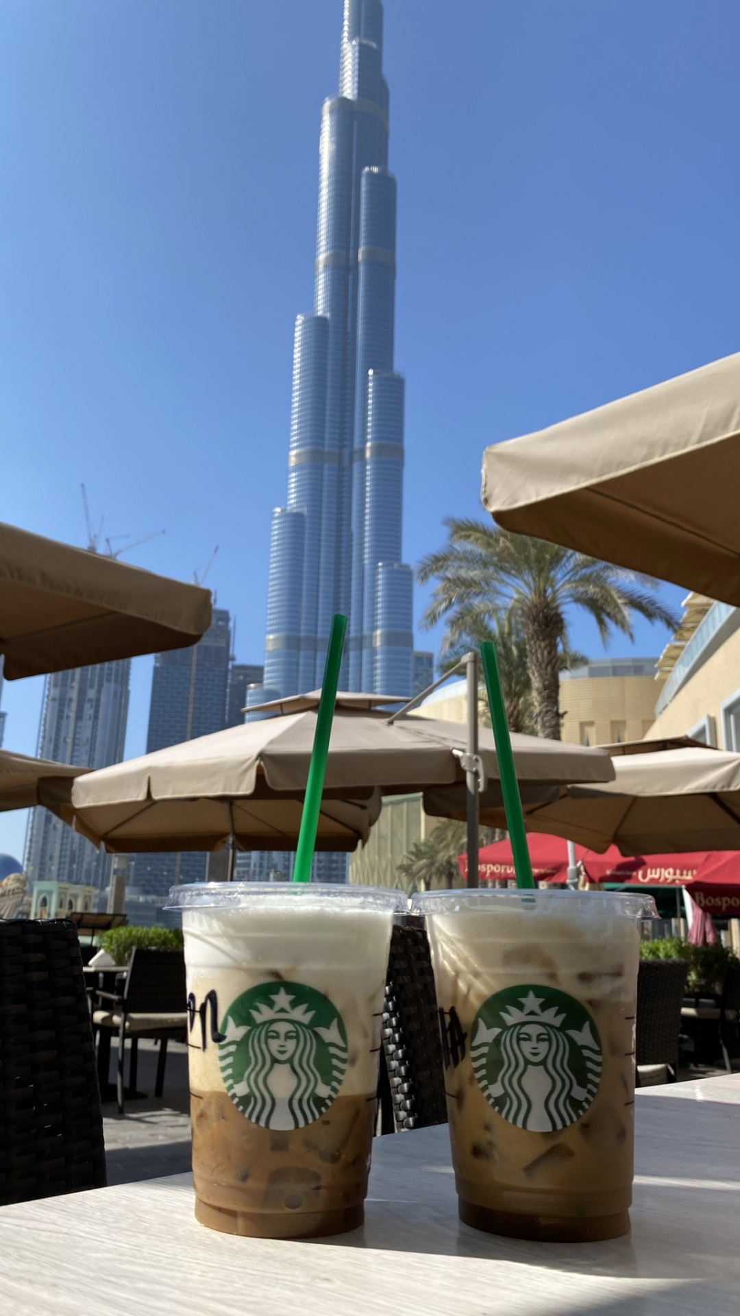 Dubaï, Burj Khalifa, Changement de Logo Starbucks, Paille, Fast Food. Wallpaper in 1080x1920 Resolution
