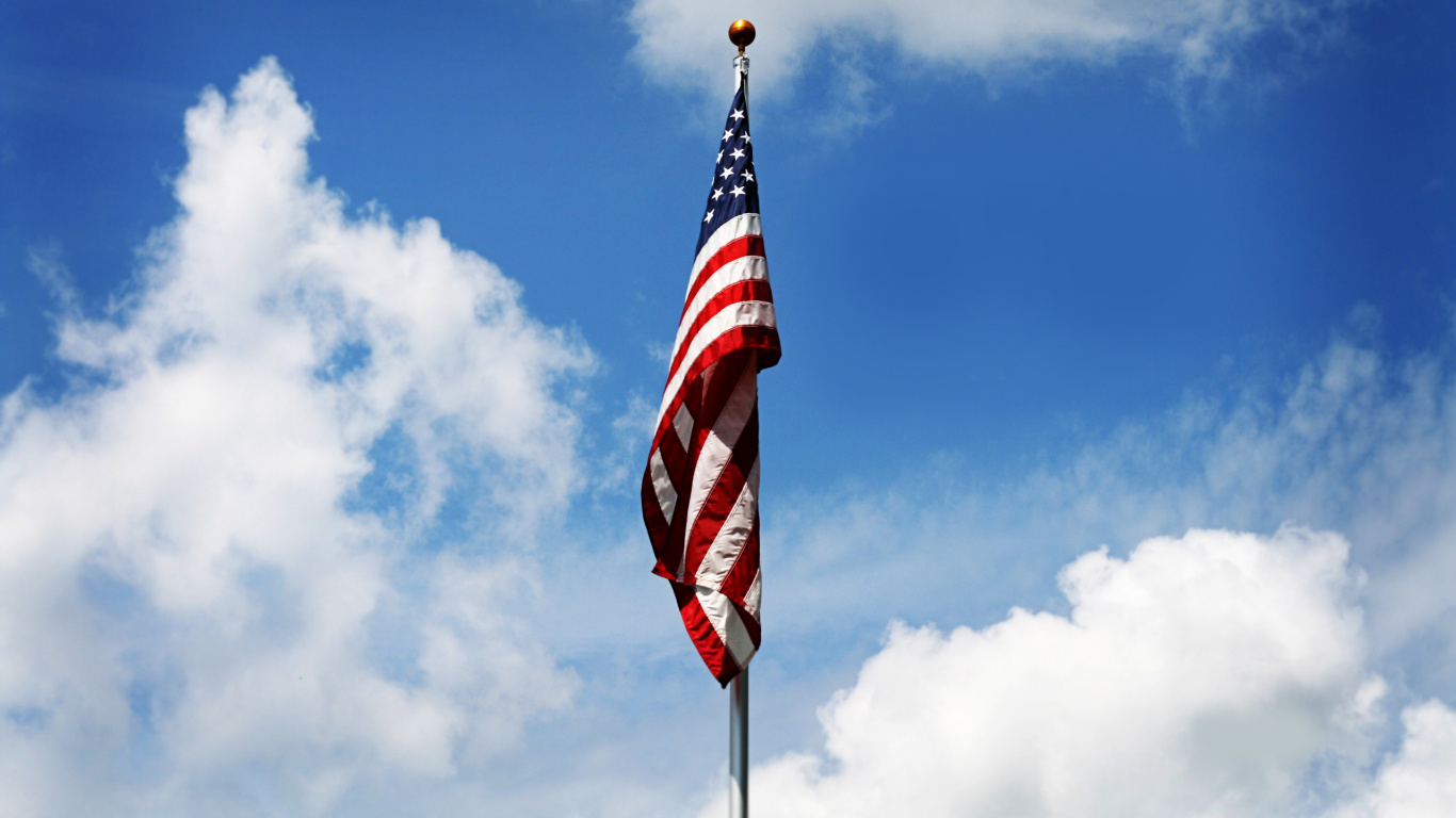 us a Flag Under Blue Sky During Daytime. Wallpaper in 1366x768 Resolution