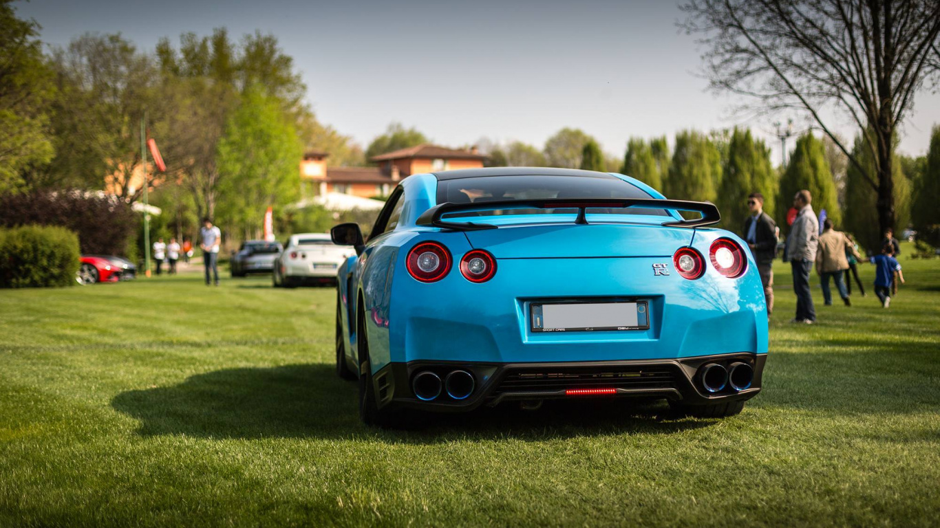 Blue Bmw m 3 on Green Grass Field During Daytime. Wallpaper in 1366x768 Resolution