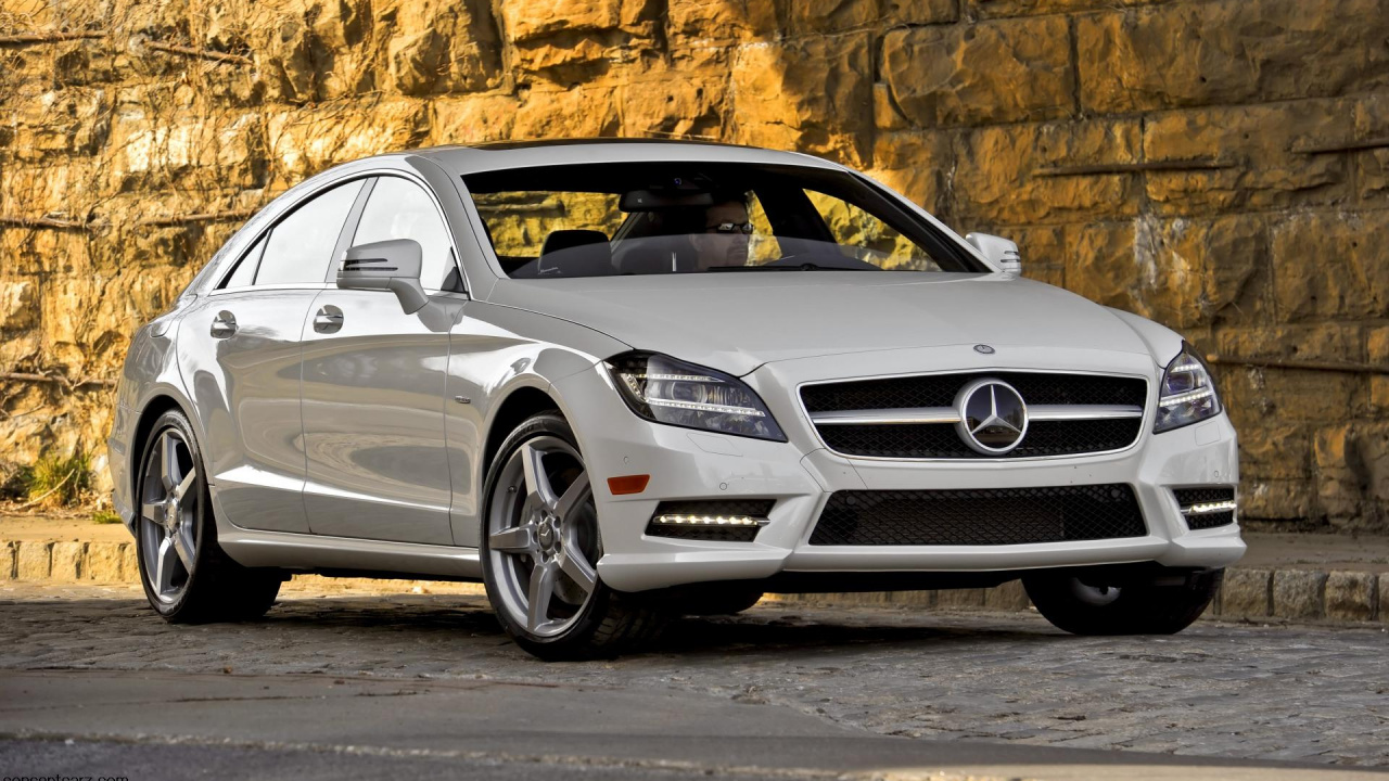 White Mercedes Benz Coupe Parked Beside Brown Wall. Wallpaper in 1280x720 Resolution