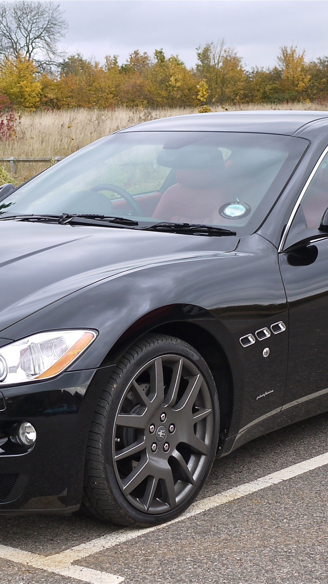 Mercedes Benz Coupé Noir Sur Route Pendant la Journée. Wallpaper in 1080x1920 Resolution