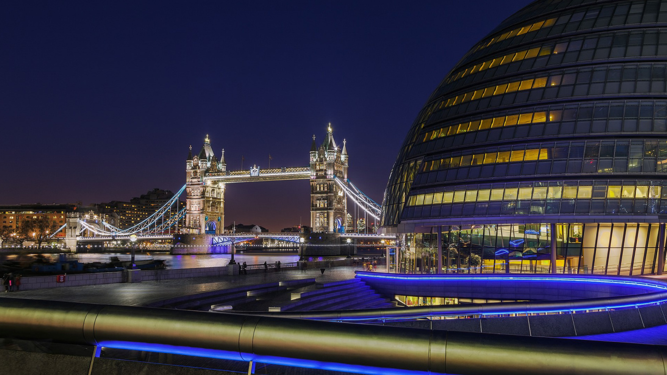 Edificio de Cúpula Blanca y Azul. Wallpaper in 1366x768 Resolution
