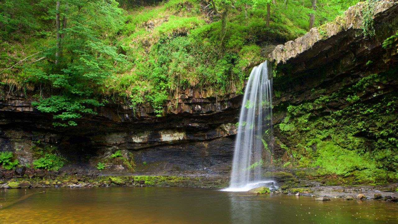 Waterfalls on Brown Rocky Mountain During Daytime. Wallpaper in 1280x720 Resolution