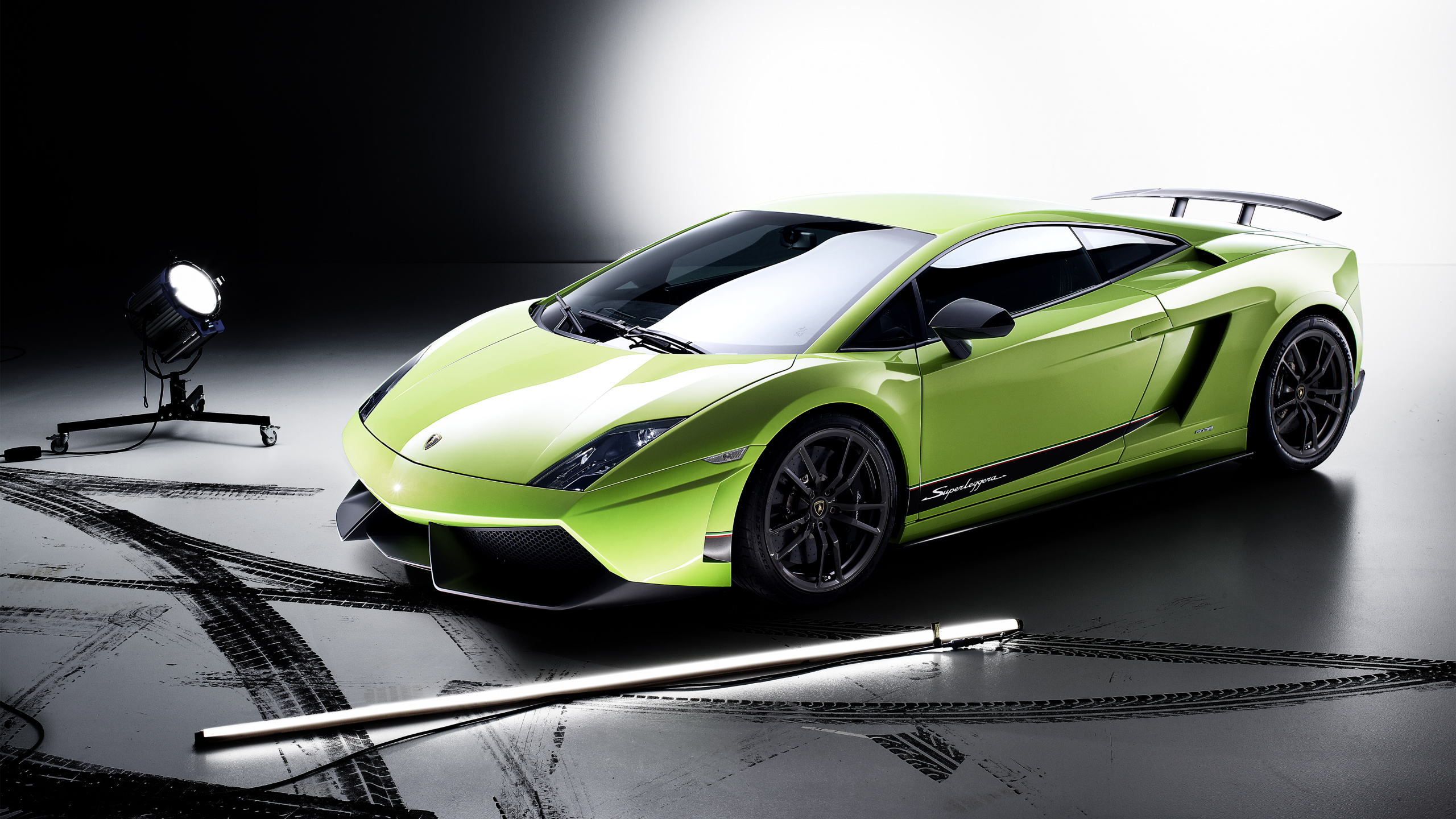 Green Lamborghini Aventador on Gray Pavement. Wallpaper in 2560x1440 Resolution