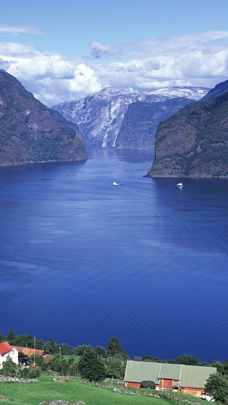 Houses Near Lake and Mountain During Daytime. Wallpaper in 750x1334 Resolution