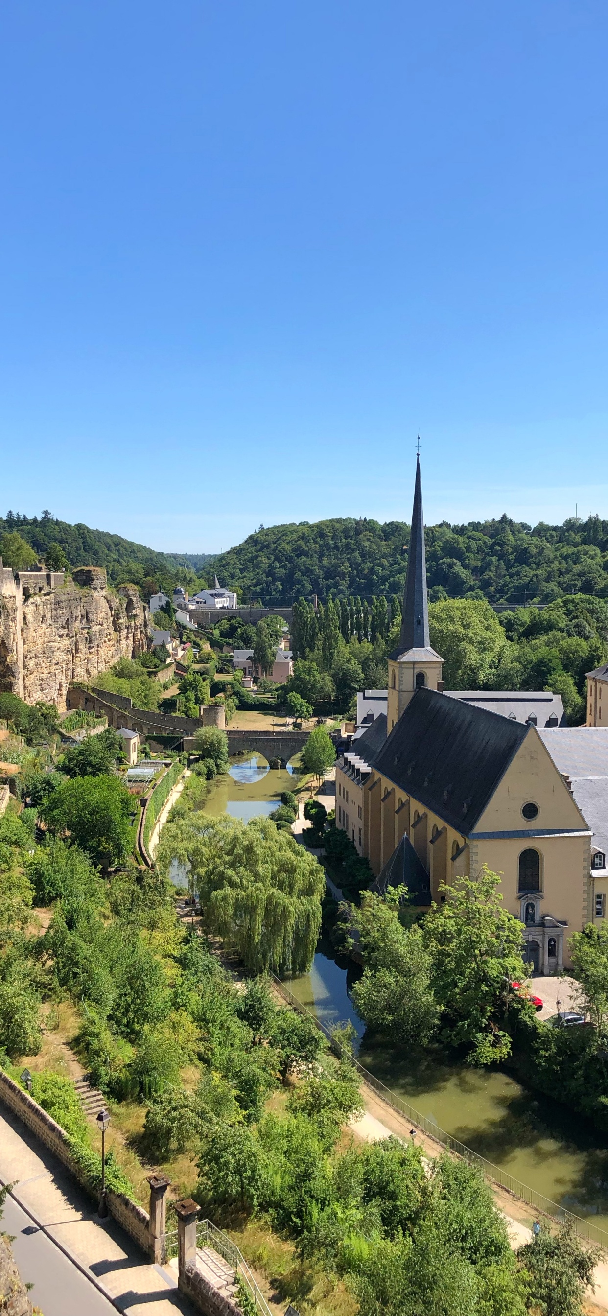 Luxemburgo, Turismo, Ciencia, Biología, Cuerpo de Agua. Wallpaper in 1242x2688 Resolution