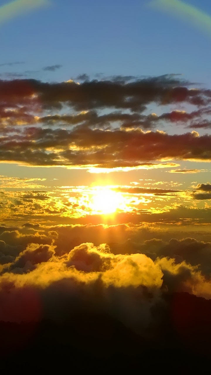 Sun Setting Over The Clouds. Wallpaper in 720x1280 Resolution