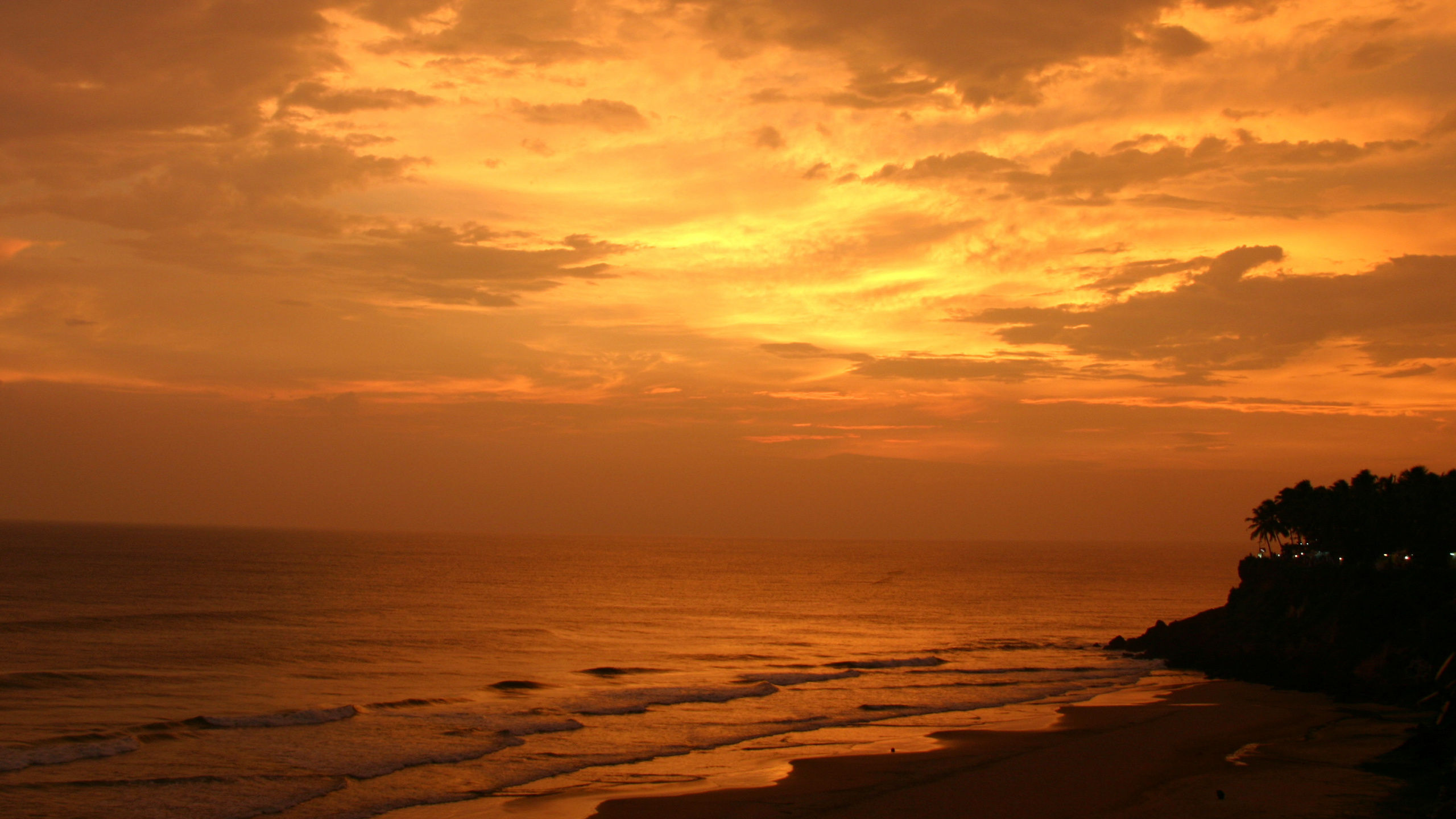 Body of Water Under Cloudy Sky During Sunset. Wallpaper in 2560x1440 Resolution