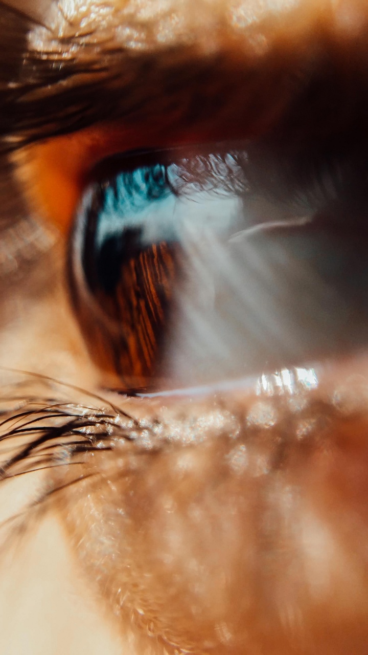 Person Mit Blauen Augen in Nahaufnahme. Wallpaper in 720x1280 Resolution