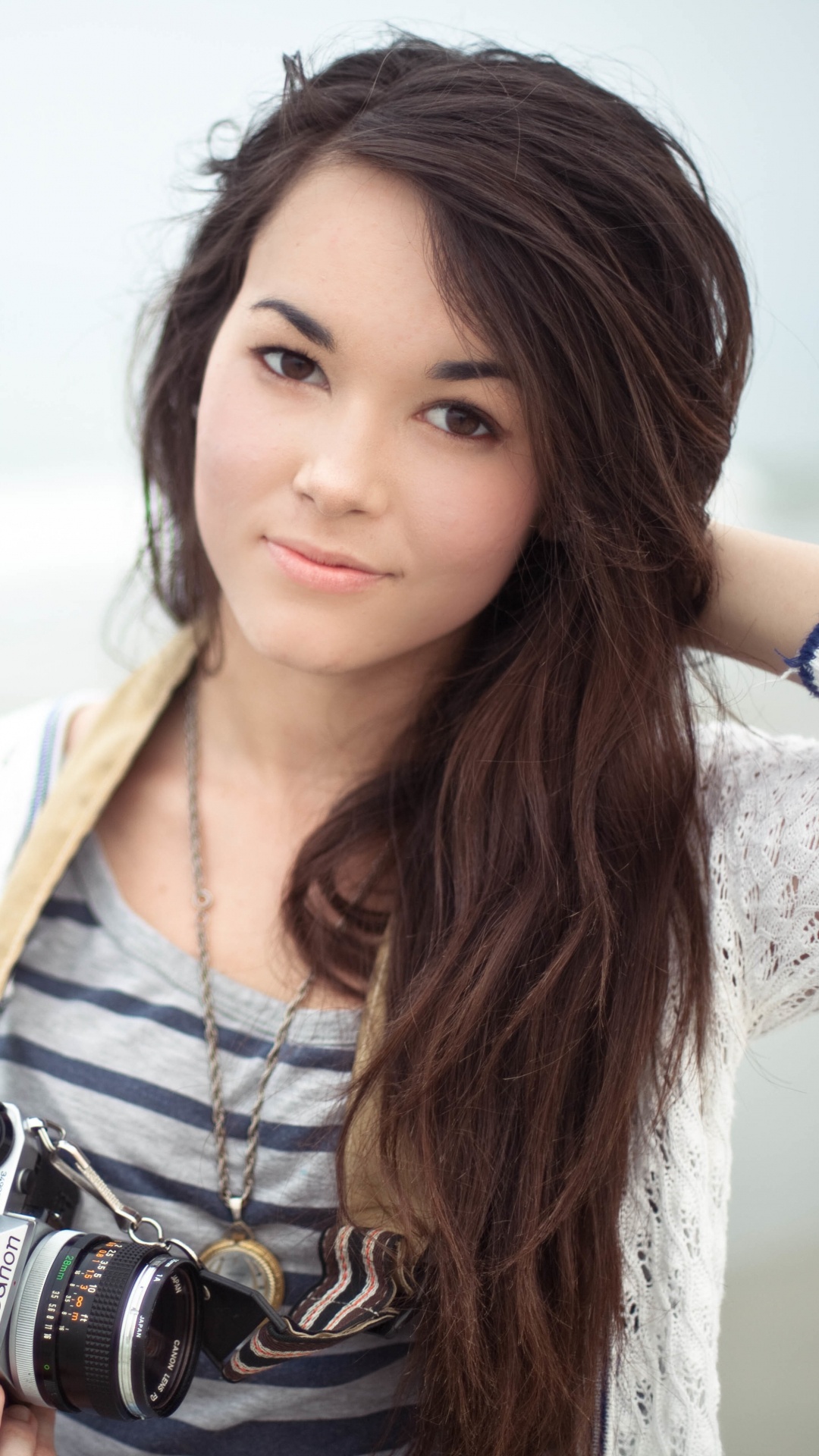 Schönheit, Frisur, Lange Haare, Lächeln, Braune Haare. Wallpaper in 1080x1920 Resolution