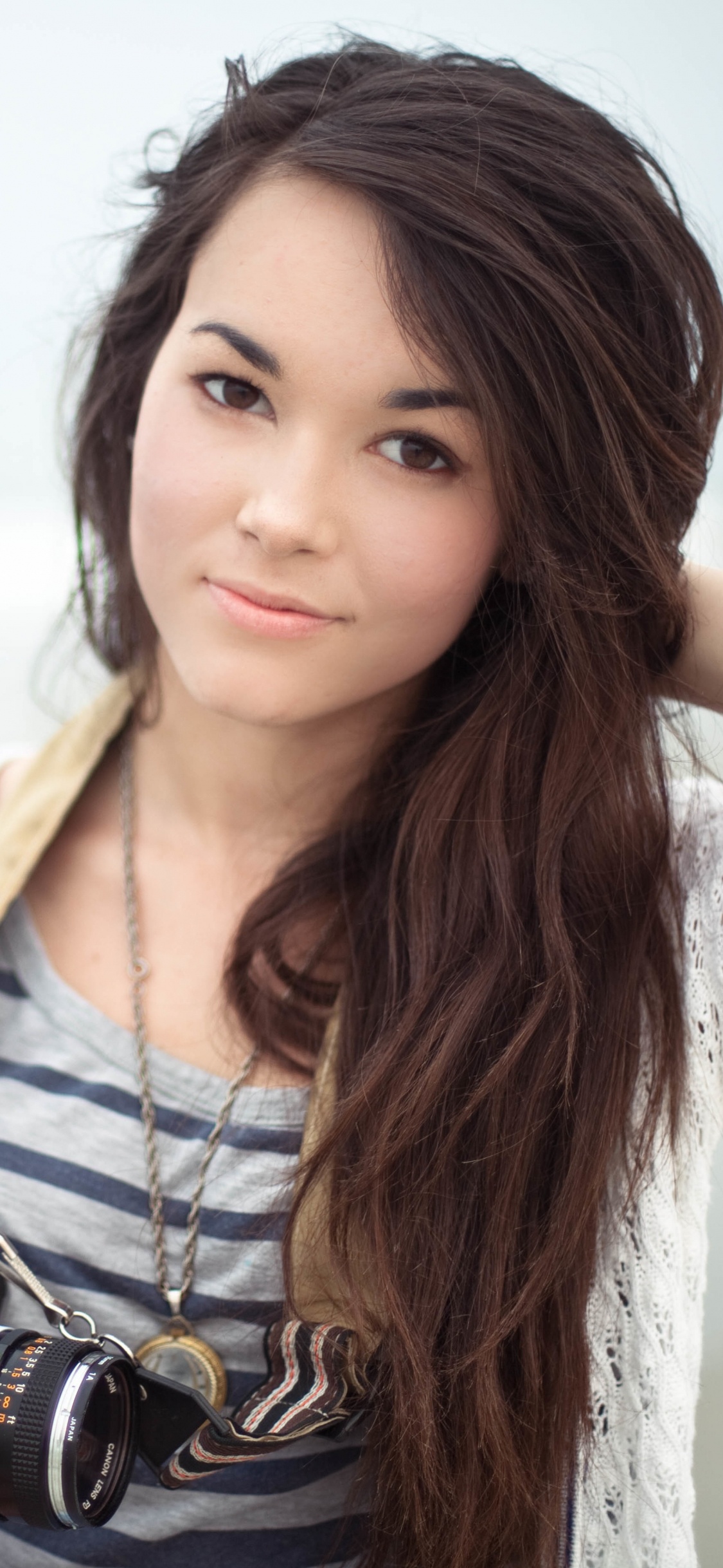 Beauté, Coiffure, Les Cheveux Longs, Sourire, Les Cheveux Bruns. Wallpaper in 1125x2436 Resolution