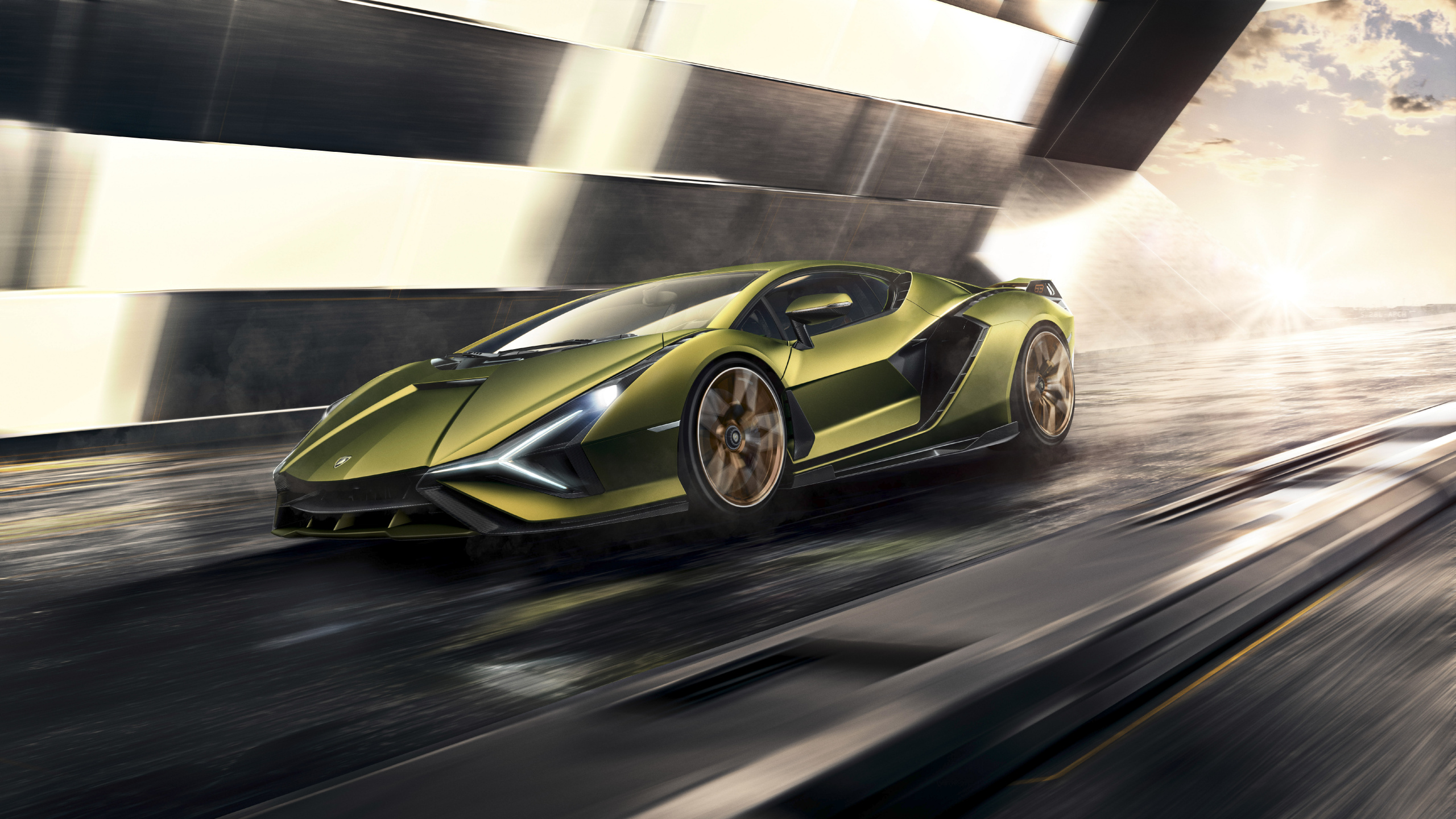 Gelber Lamborghini Aventador in Einem Tunnel. Wallpaper in 2560x1440 Resolution