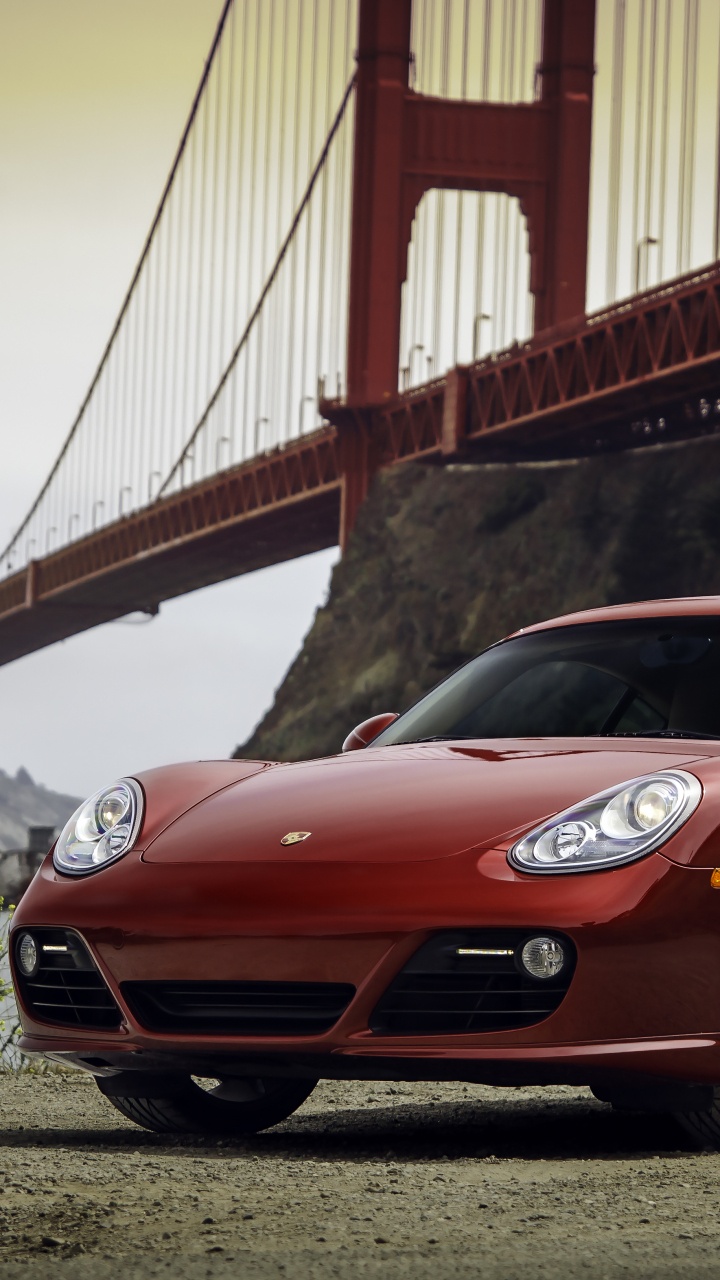 Roter Ferrari 458 Italia Auf Der Golden Gate Bridge. Wallpaper in 720x1280 Resolution