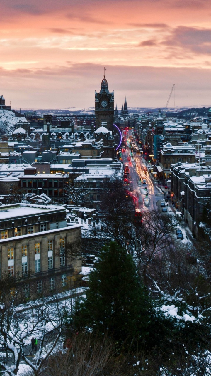Ville Avec Des Immeubles de Grande Hauteur au Coucher du Soleil. Wallpaper in 720x1280 Resolution