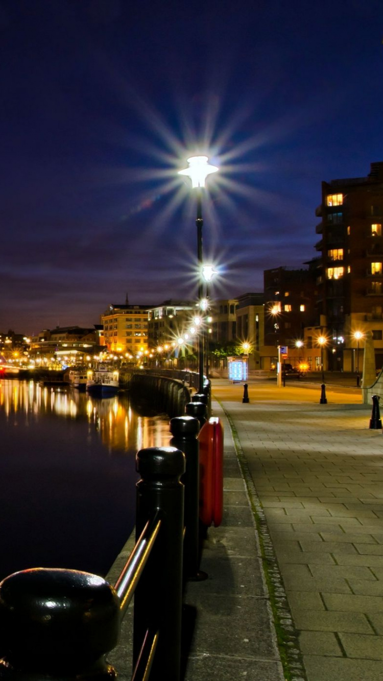 Skyline Der Stadt Bei Nacht Night. Wallpaper in 750x1334 Resolution