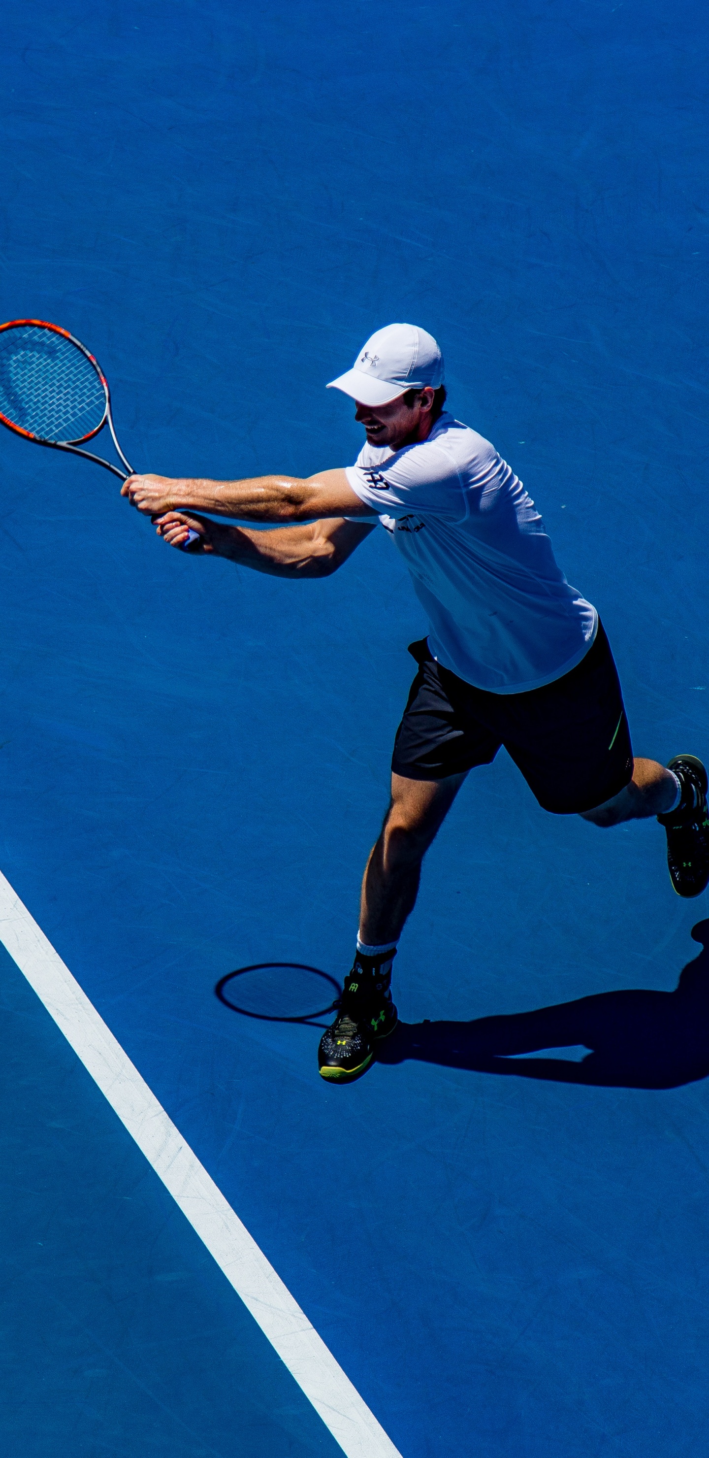 Hombre Con Camisa Blanca y Pantalón Negro Jugando al Tenis. Wallpaper in 1440x2960 Resolution