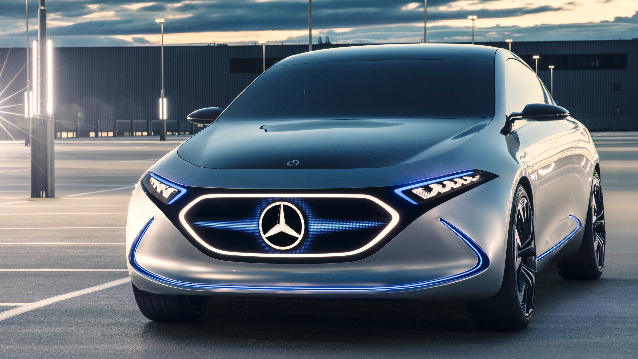 Gray Mercedes Benz Car on Road. Wallpaper in 2560x1440 Resolution