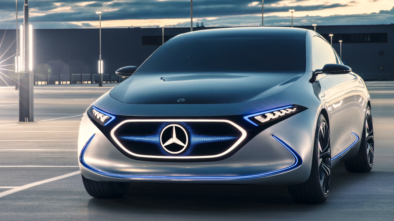 Graues Mercedes Benz Auto Unterwegs On. Wallpaper in 1280x720 Resolution