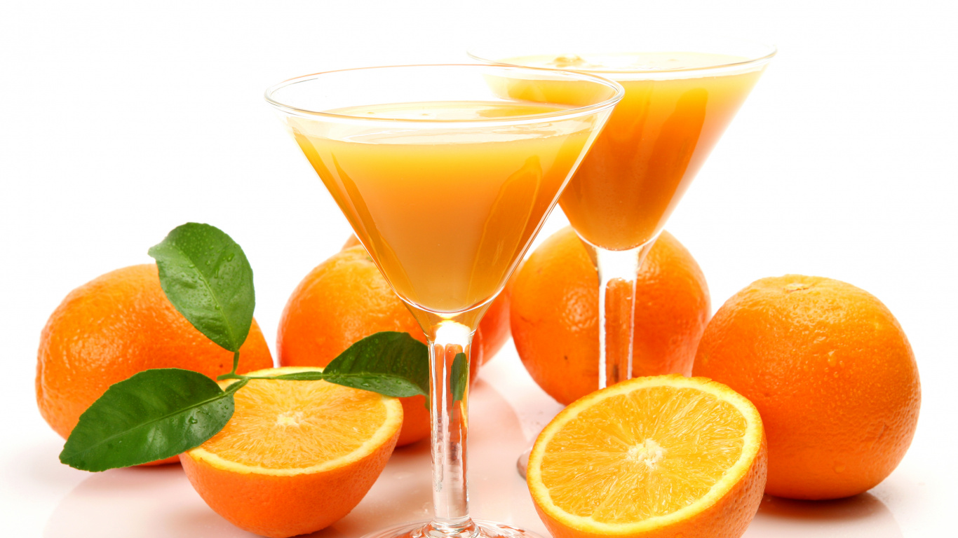 Jus D'orange Dans un Verre Transparent. Wallpaper in 1366x768 Resolution