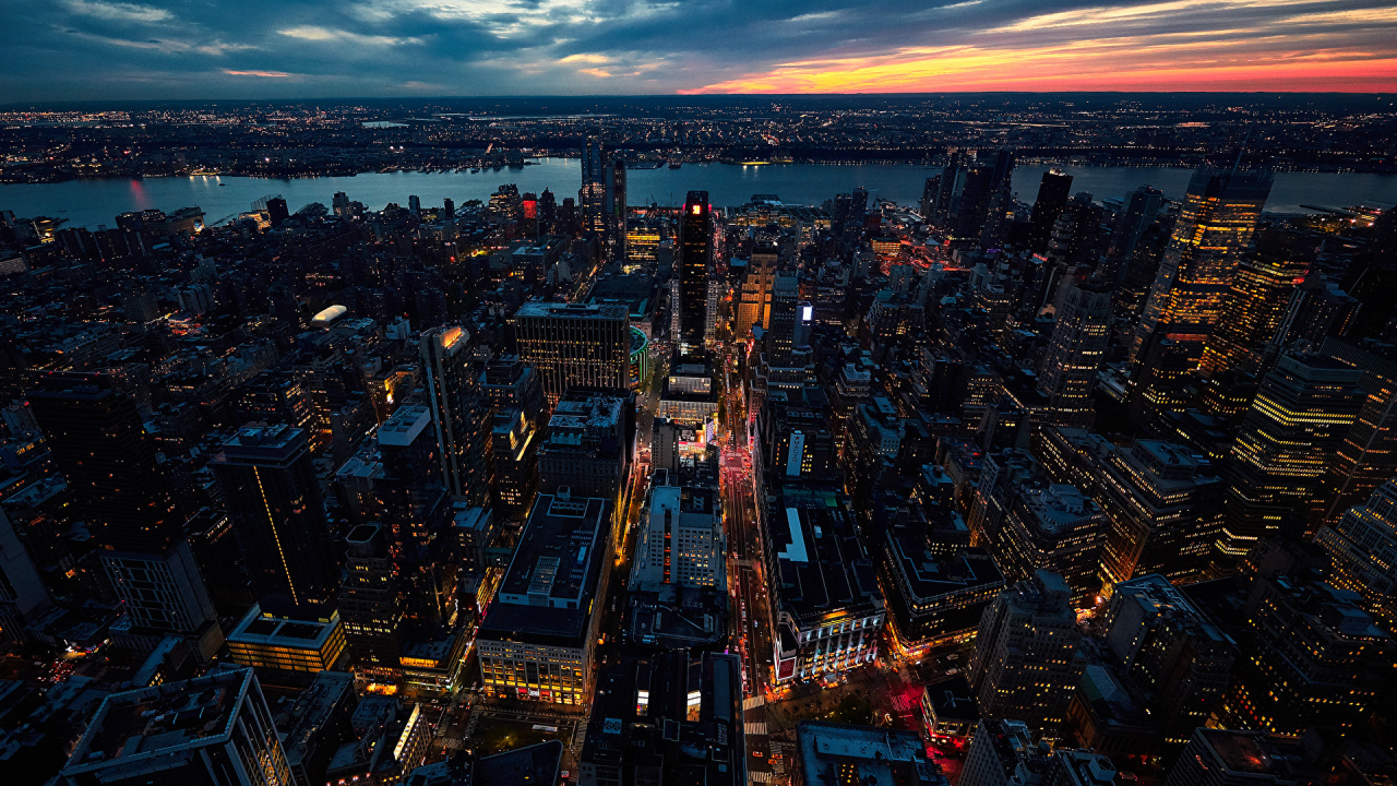 Vue Aérienne Des Bâtiments de la Ville Pendant la Nuit. Wallpaper in 1280x720 Resolution