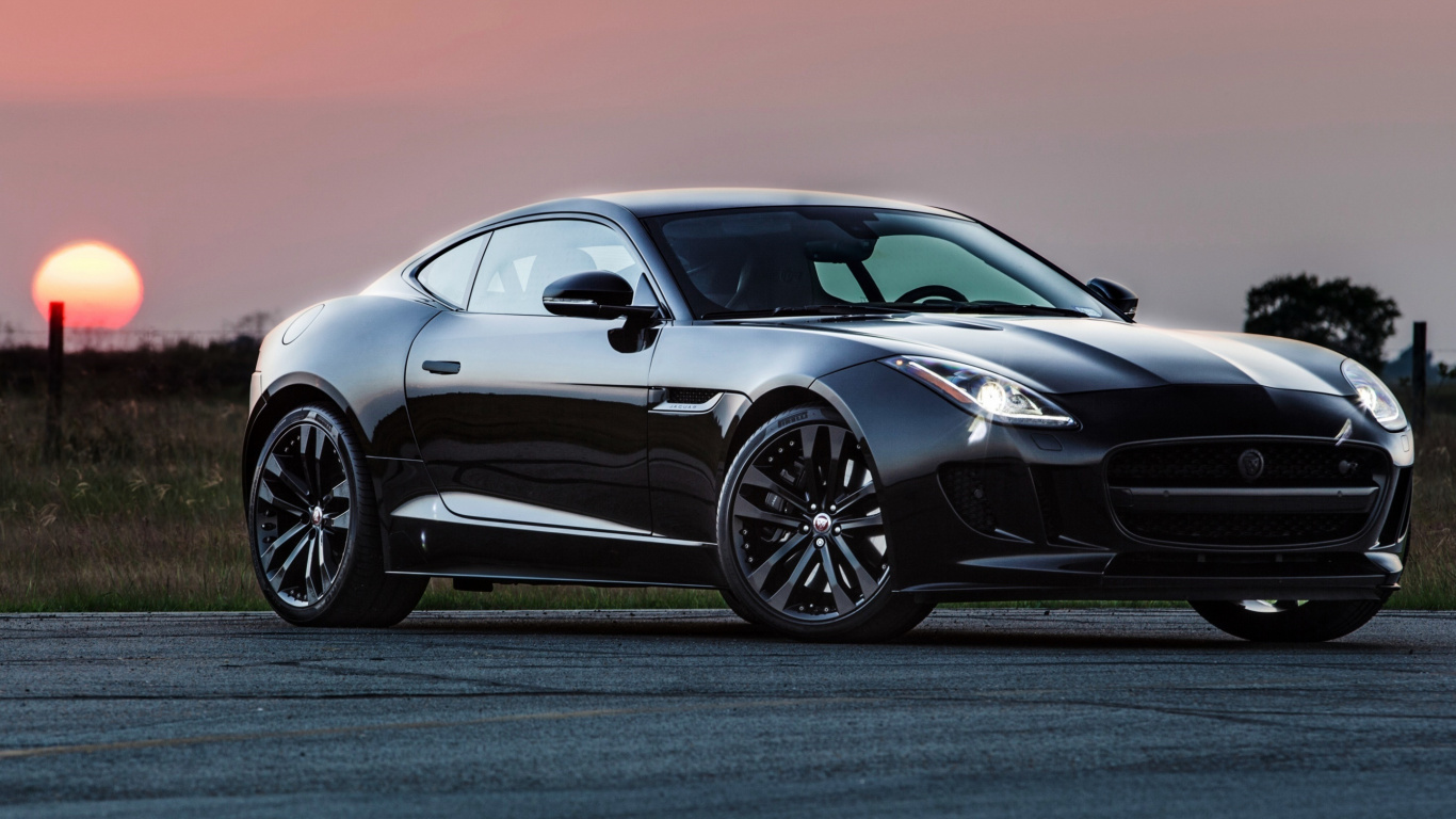 Porsche 911 Noire Sur Route Goudronnée Grise. Wallpaper in 1366x768 Resolution