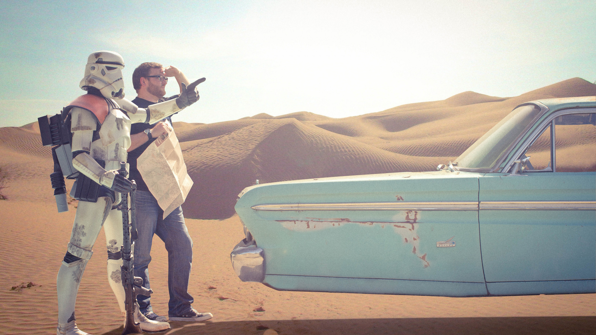 Homme en Veste Blanche et Jean Bleu Debout à Côté D'une Voiture Bleue et Blanche Pendant la Journée. Wallpaper in 1920x1080 Resolution