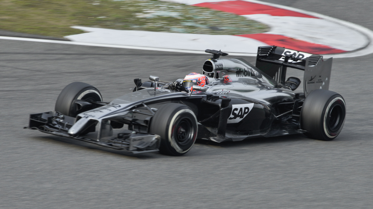Black and White f 1 Car on Gray Asphalt Road. Wallpaper in 1280x720 Resolution