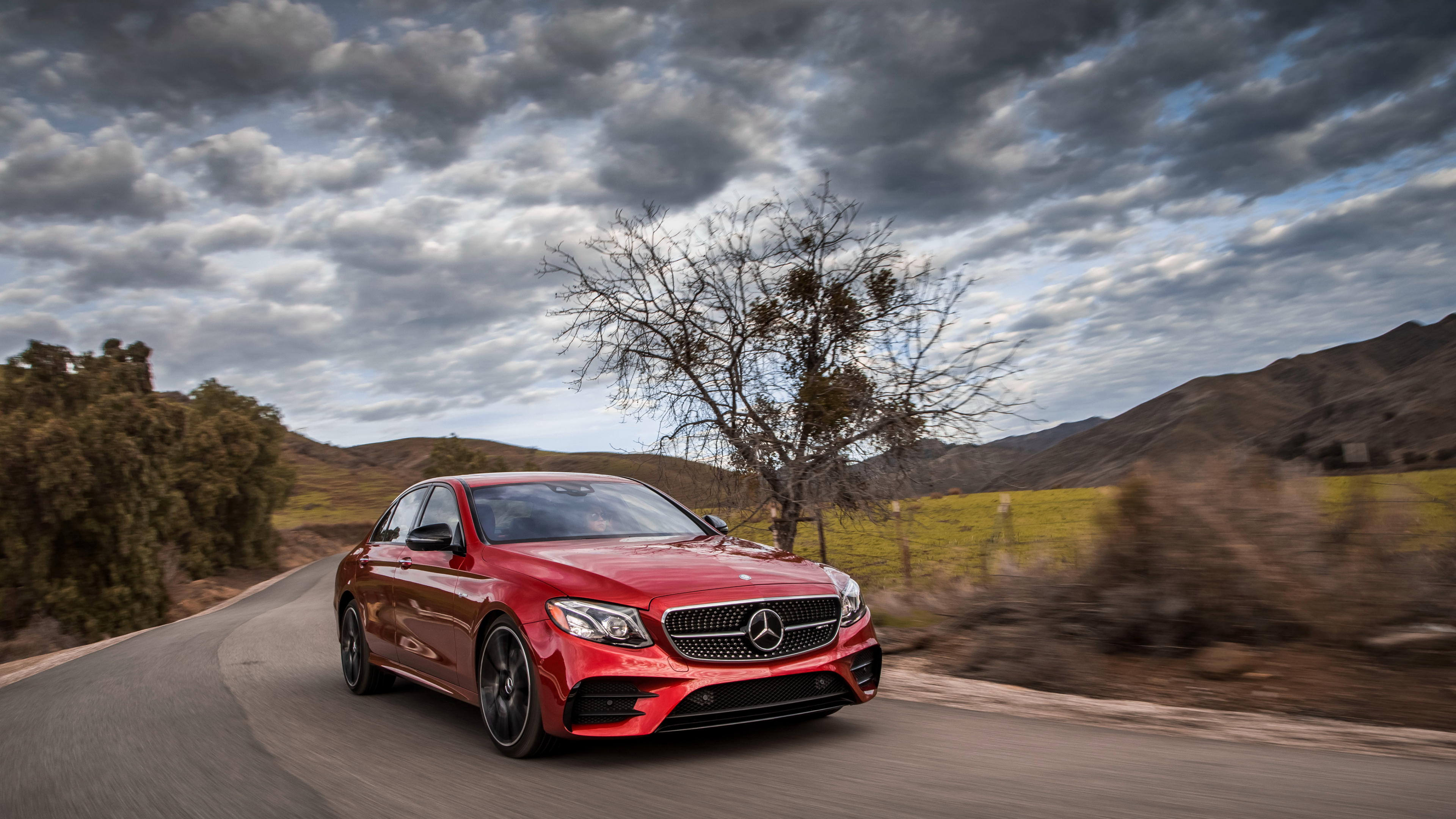 Bmw m 3 Rouge Sur Route Pendant la Journée. Wallpaper in 3840x2160 Resolution