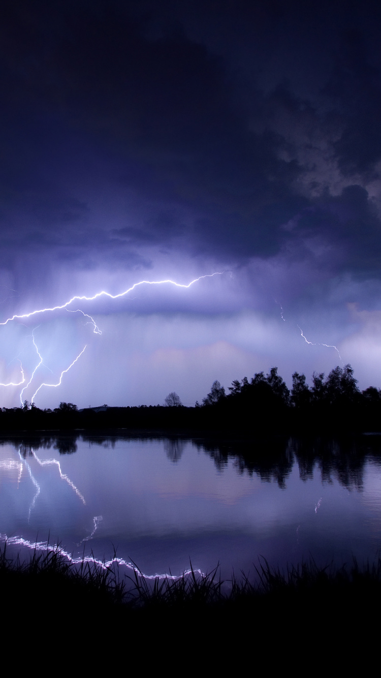 Body of Water Under Cloudy Sky During Night Time. Wallpaper in 750x1334 Resolution