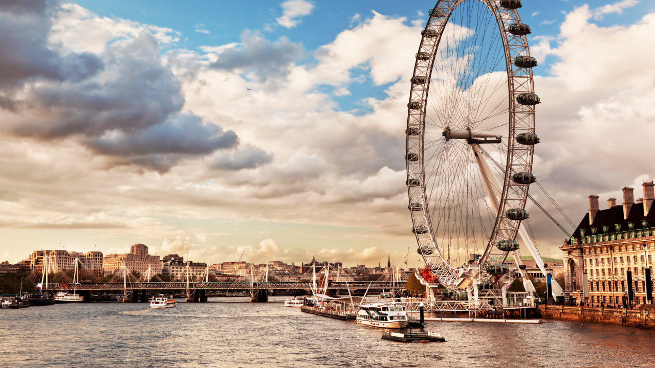 Riesenrad in Der Nähe Eines Gewässers Tagsüber. Wallpaper in 1280x720 Resolution